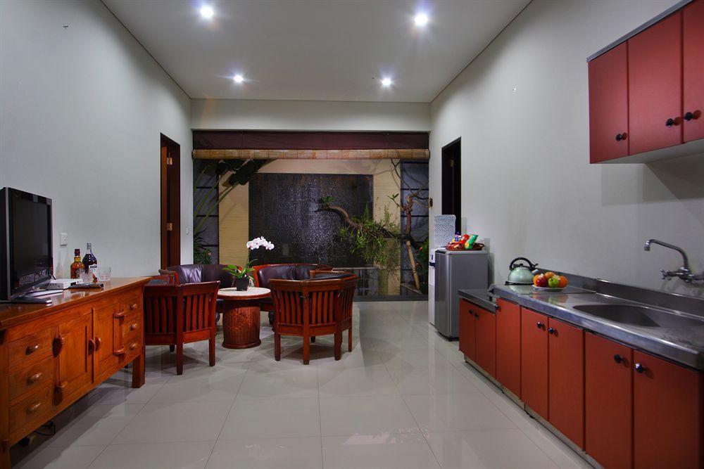 Tunjung Asri Kerobokan Villa *